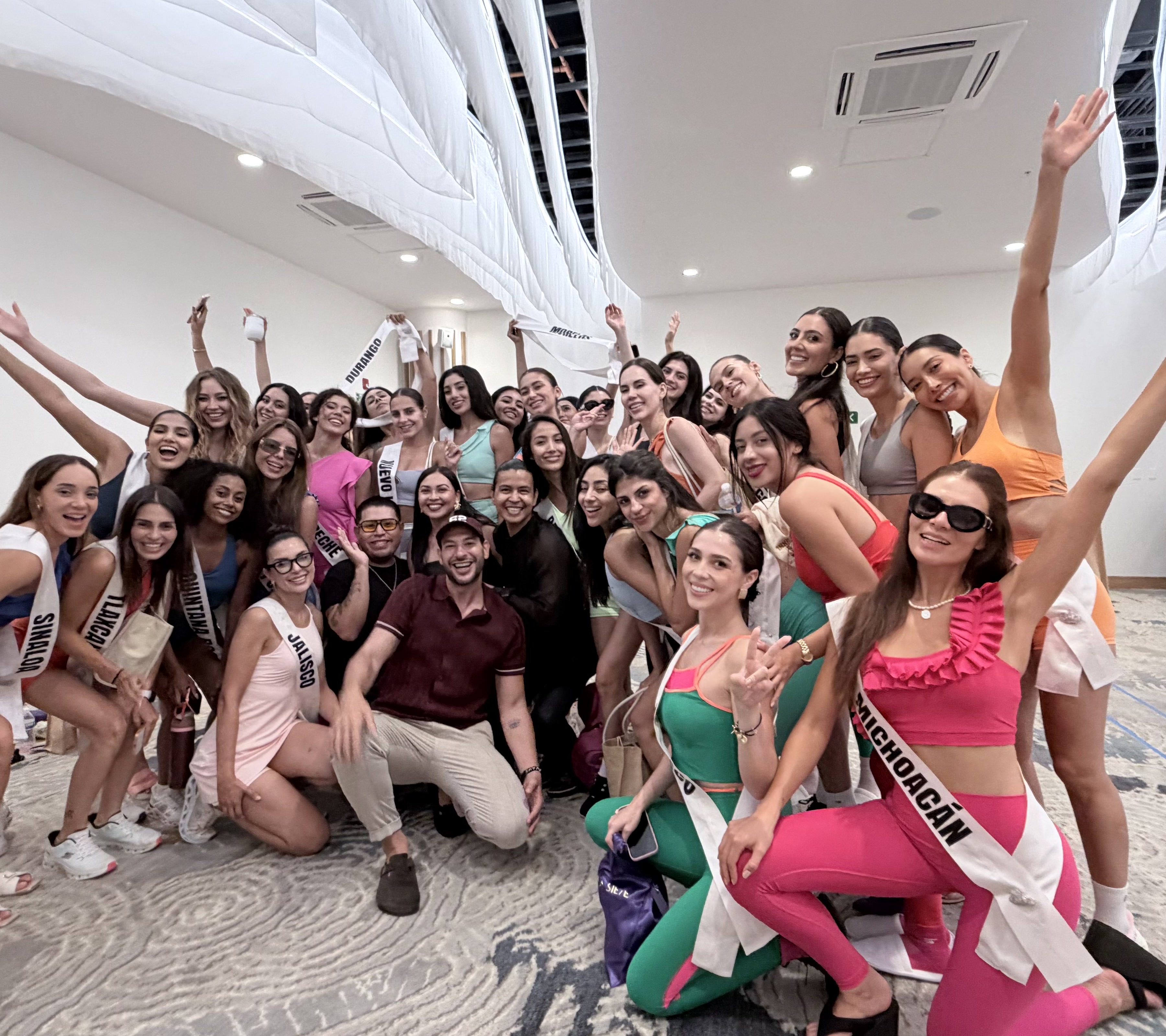 Intimate group moment with María Vargas, Fabrizio Sassano, and the creative team including Professor Noé Nieves